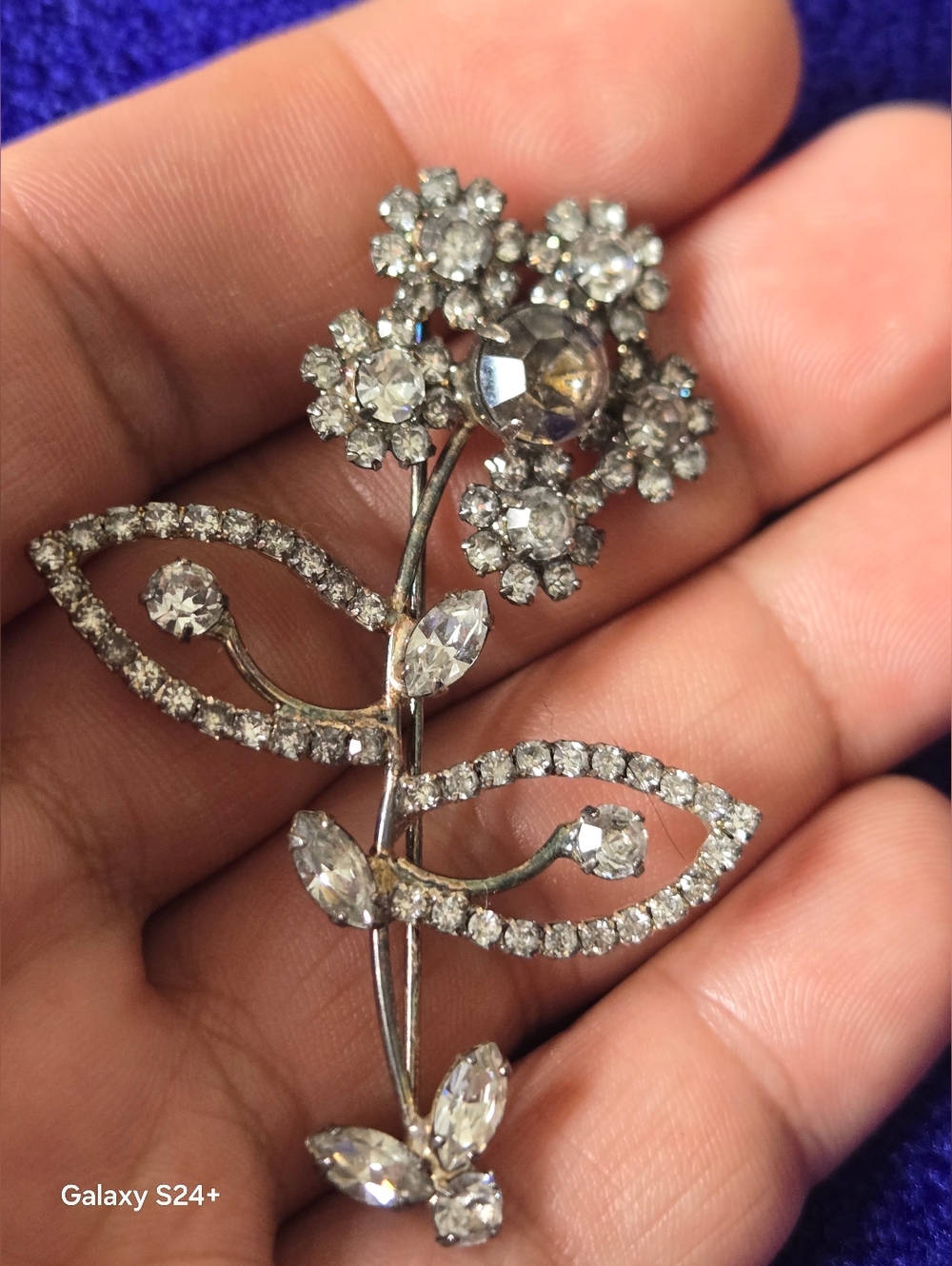 Crystal Floral Silver-Tone Brooch Pin - Clear Sparkling Flower